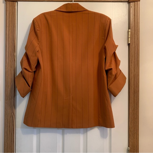 Perfect fall pinstripe 3/4 cinched sleeve single breasted blazer - Picture 11 of 11